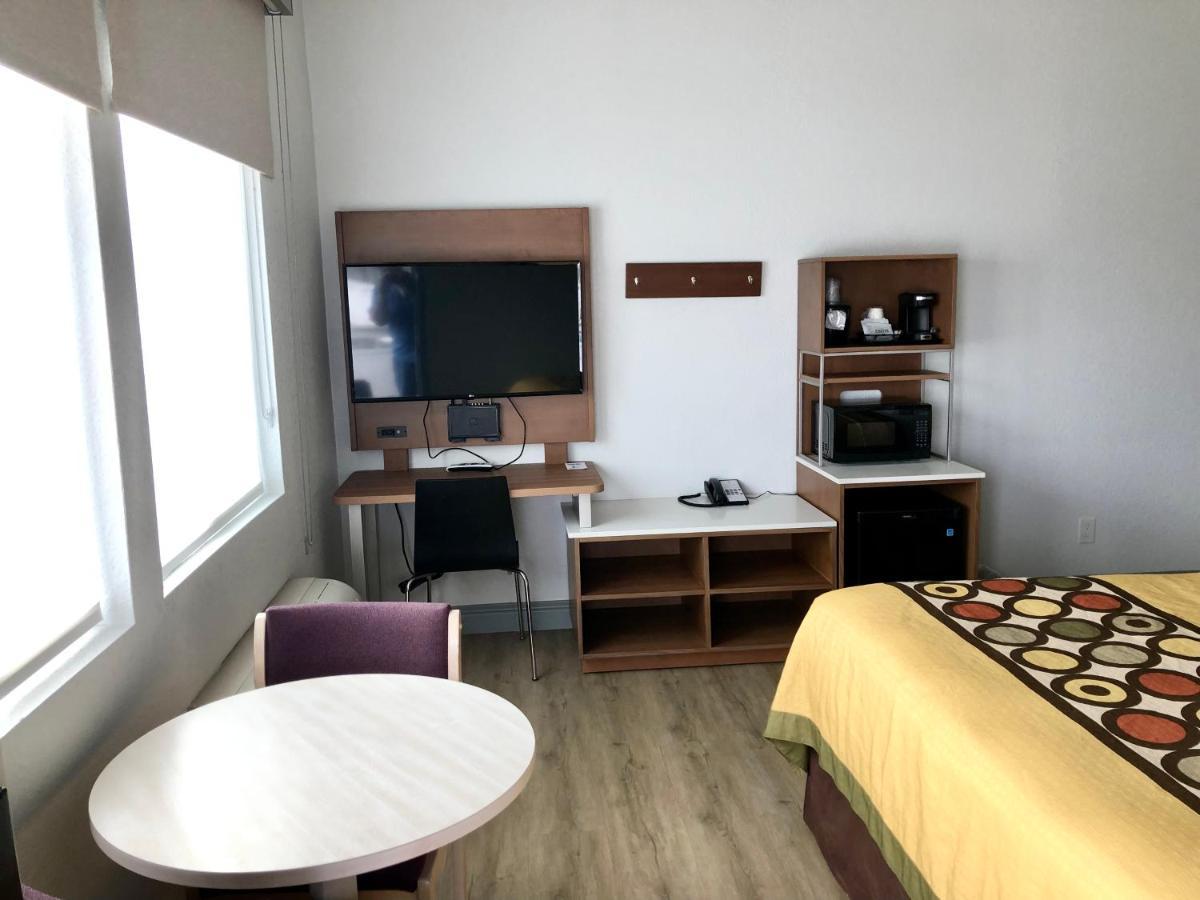 Super 8 By Wyndham Форт Браг Екстериор снимка