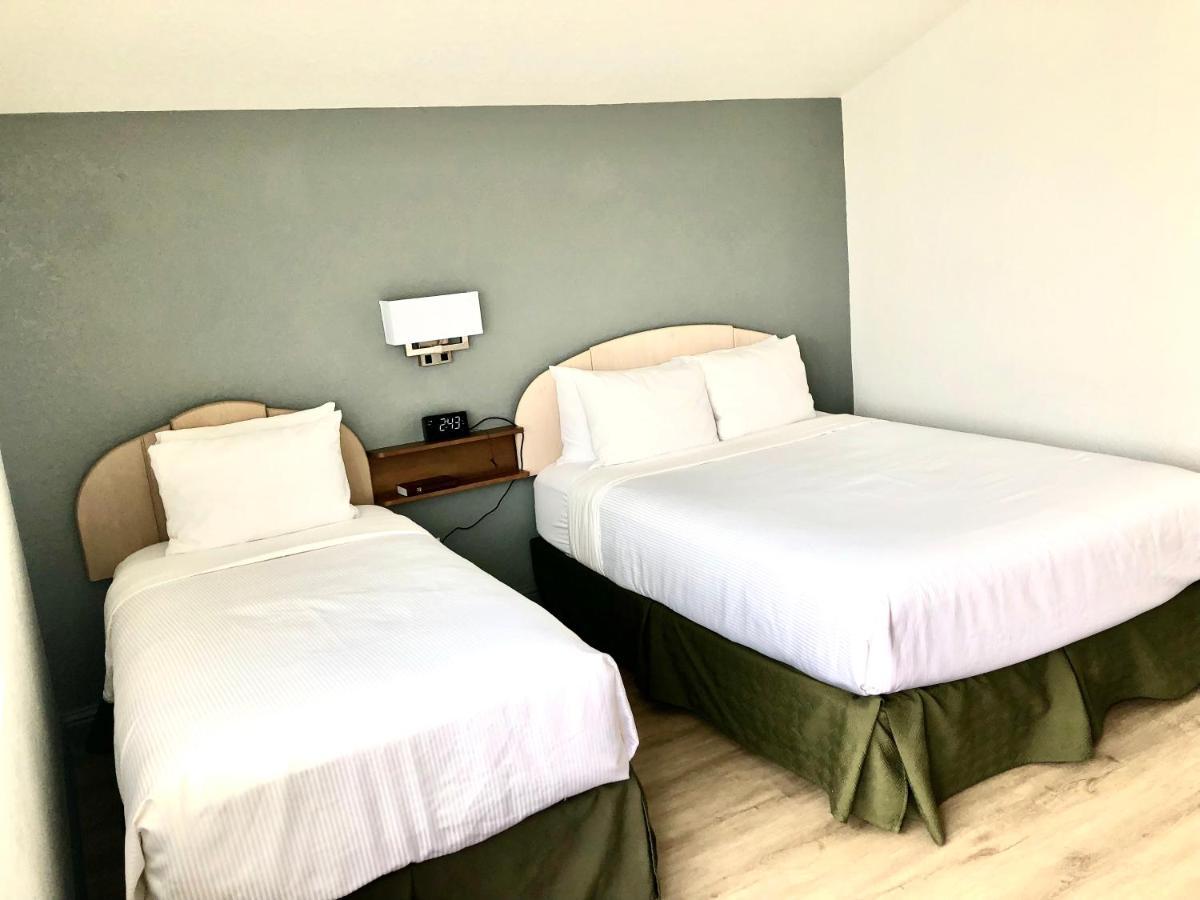 Super 8 By Wyndham Форт Браг Екстериор снимка