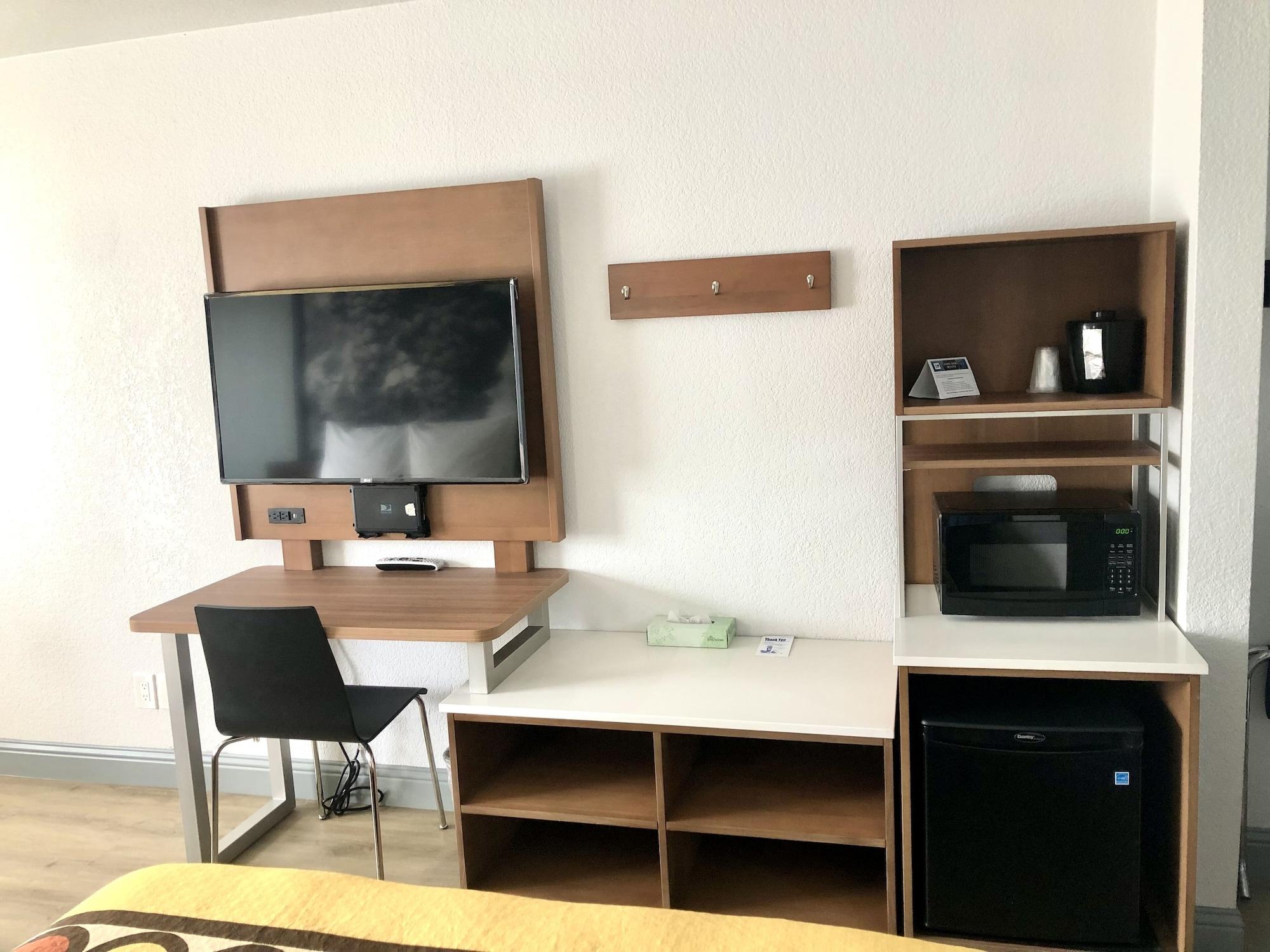 Super 8 By Wyndham Форт Браг Екстериор снимка